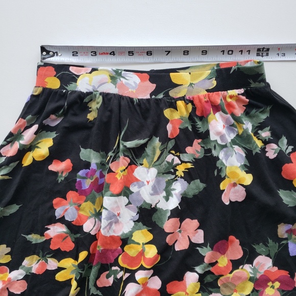 NWT ASOS Floral Mini Skirt Size 4 - Picture 4 of 5